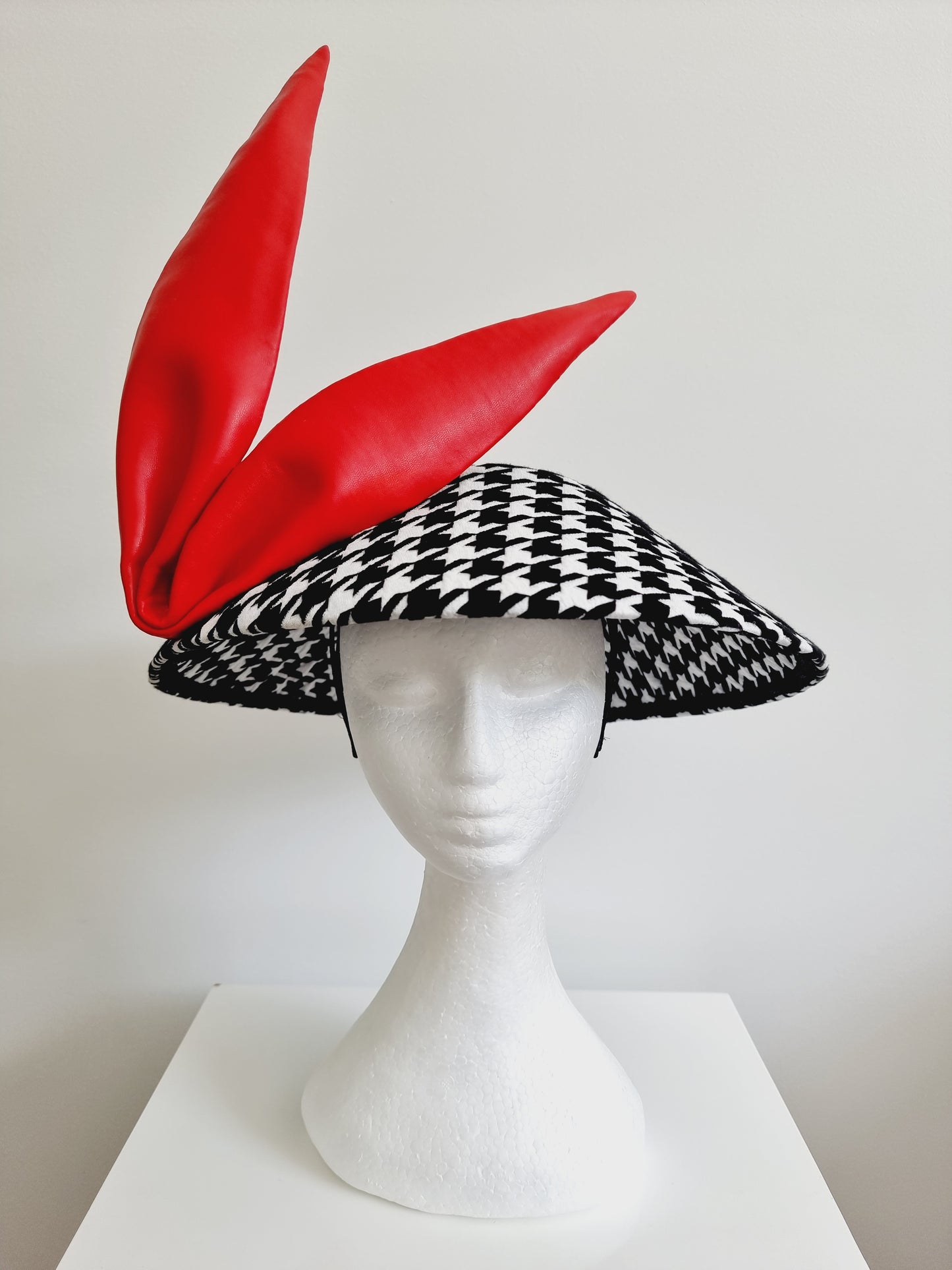 Miss Hadley. Womens black & white houndstooth hat