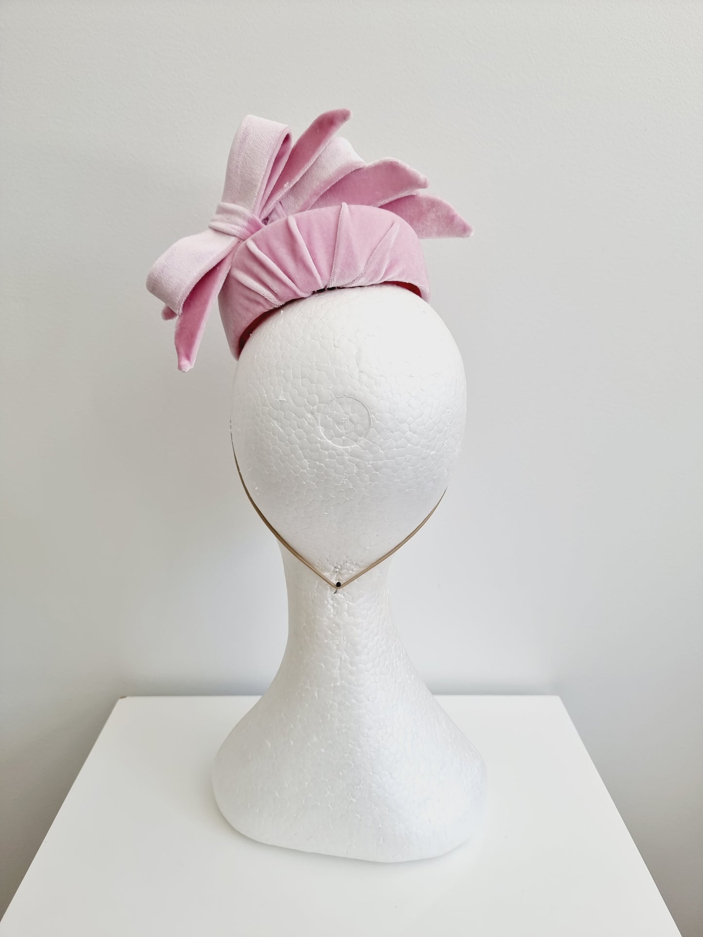 Miss Kesnett . Womens Pale Pink velvet slanted pillbox fascinator with bows