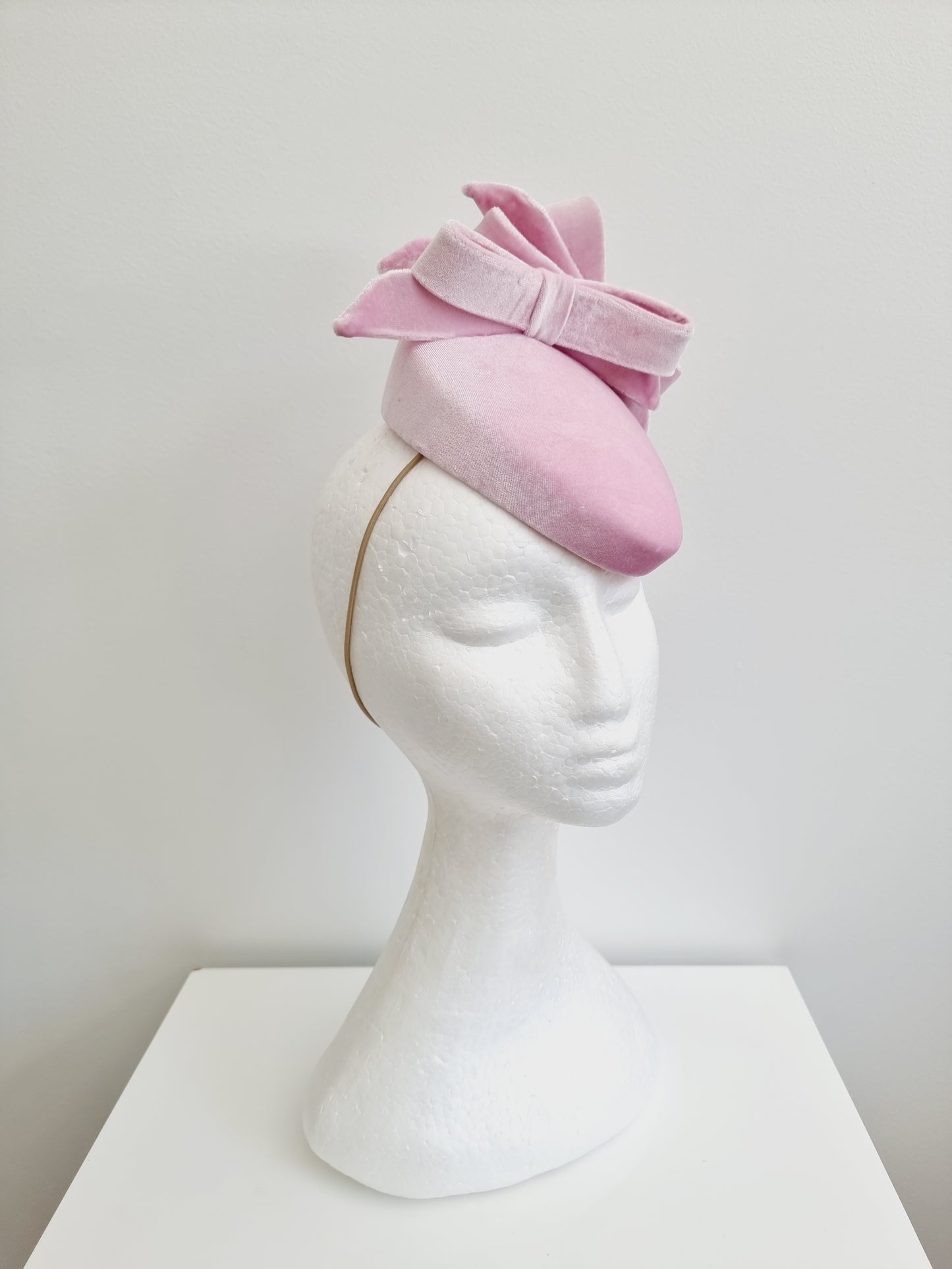 Miss Kesnett . Womens Pale Pink velvet slanted pillbox fascinator with bows