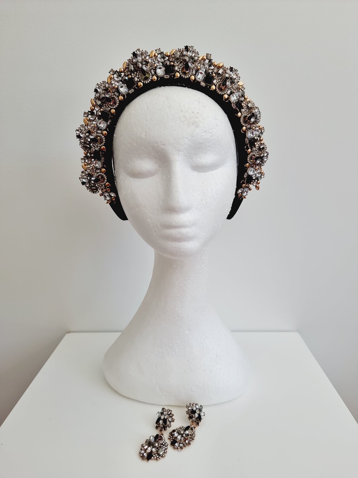 Miss Dakoda. Womens Black embellished headband with earings