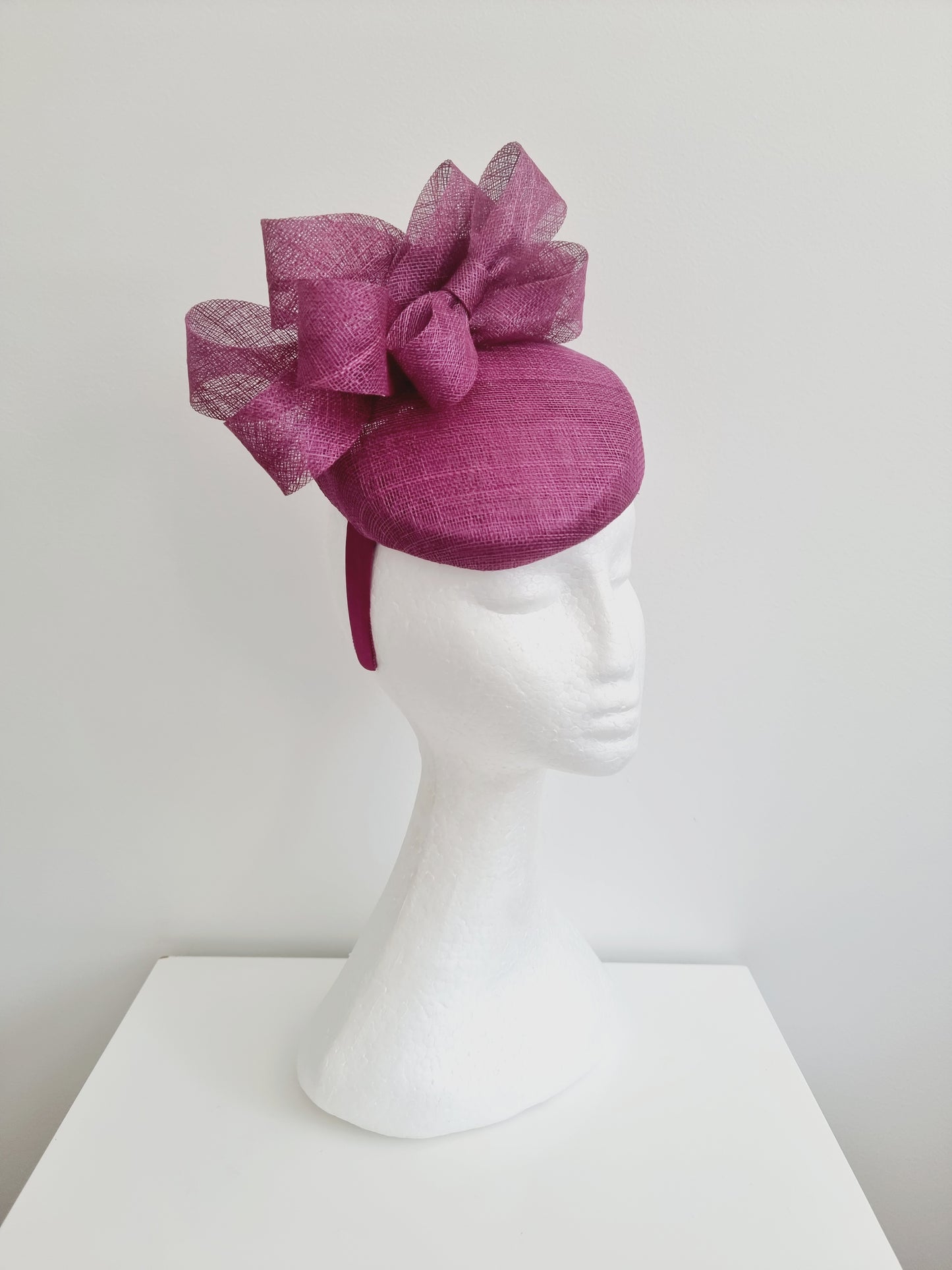 Miss Kesnett . Womens Magenta sinamay slanted pillbox fascinator with bows