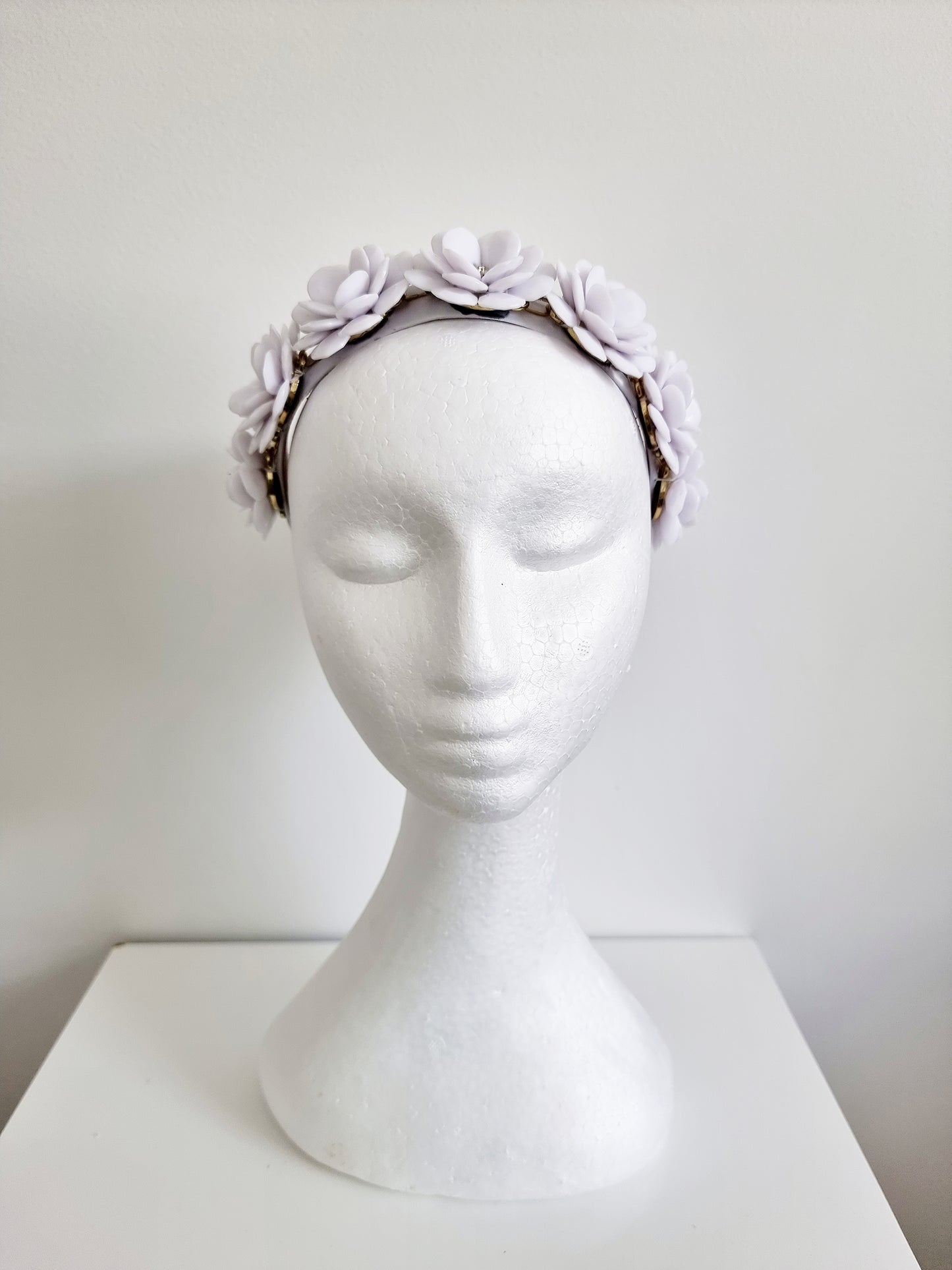 Miss Shannon Womens White resin flower embellished headband