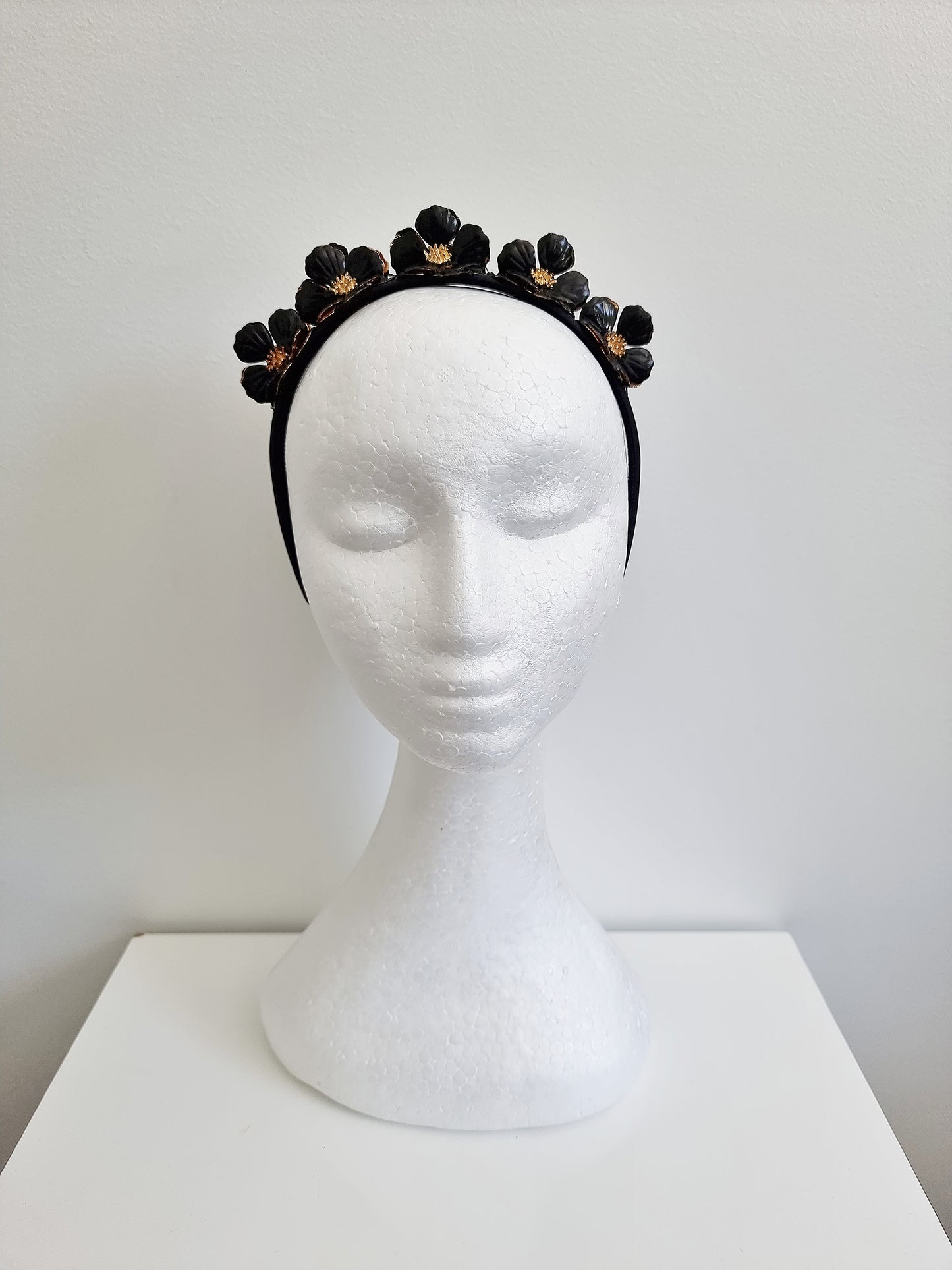 Miss Keeta. Womens metal flower embellished headband in black /gold