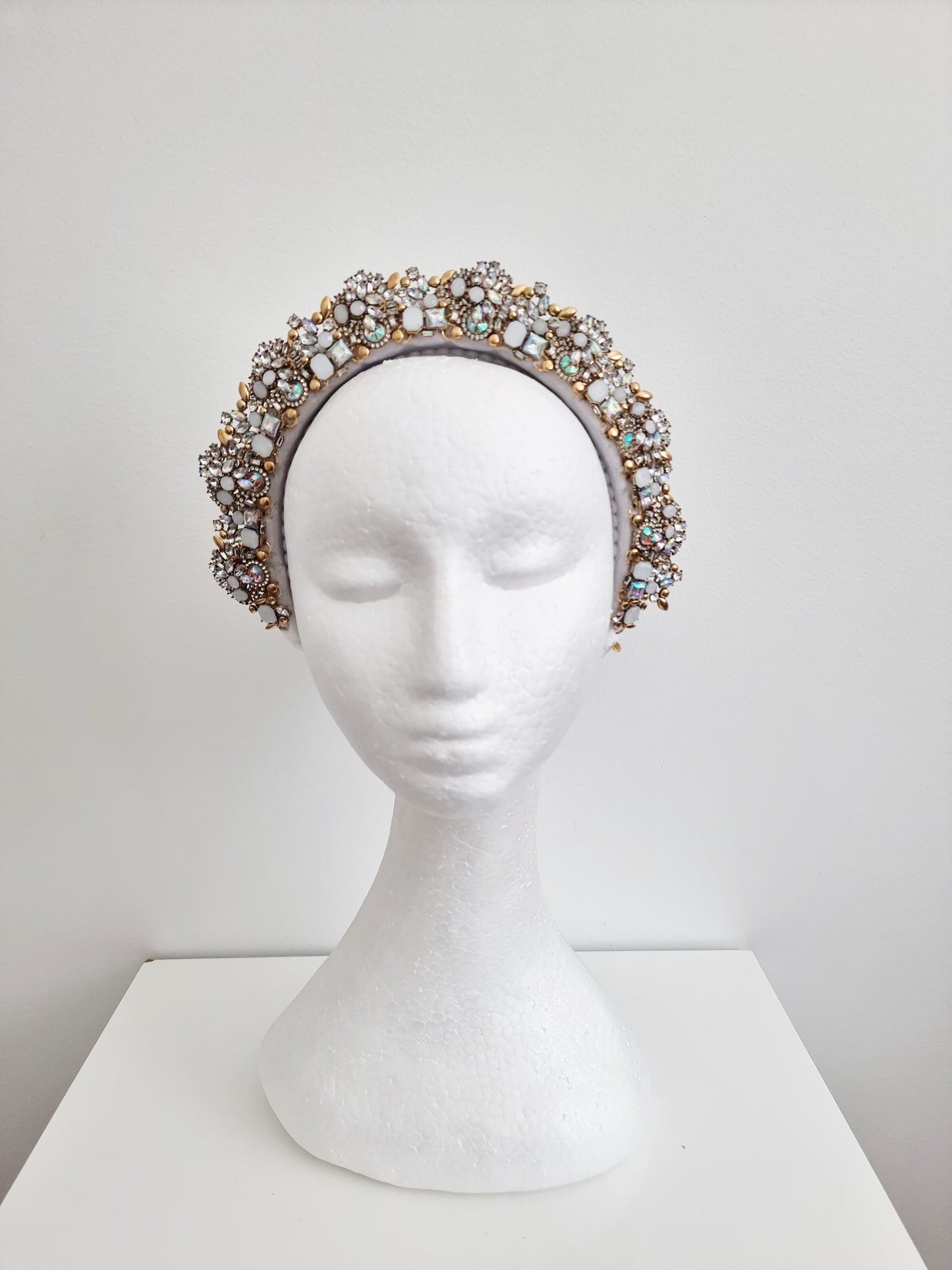 Miss Dakoda. Womens White / gold embellished headband with earings