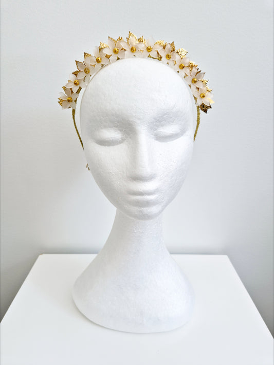 Miss Freya. Womens embellished flower headband fascinator in White /gold