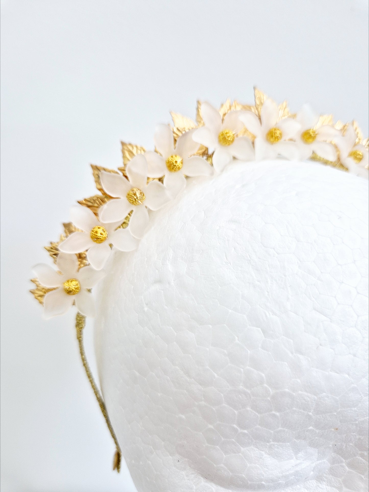 Miss Freya. Womens embellished flower headband fascinator in White /gold