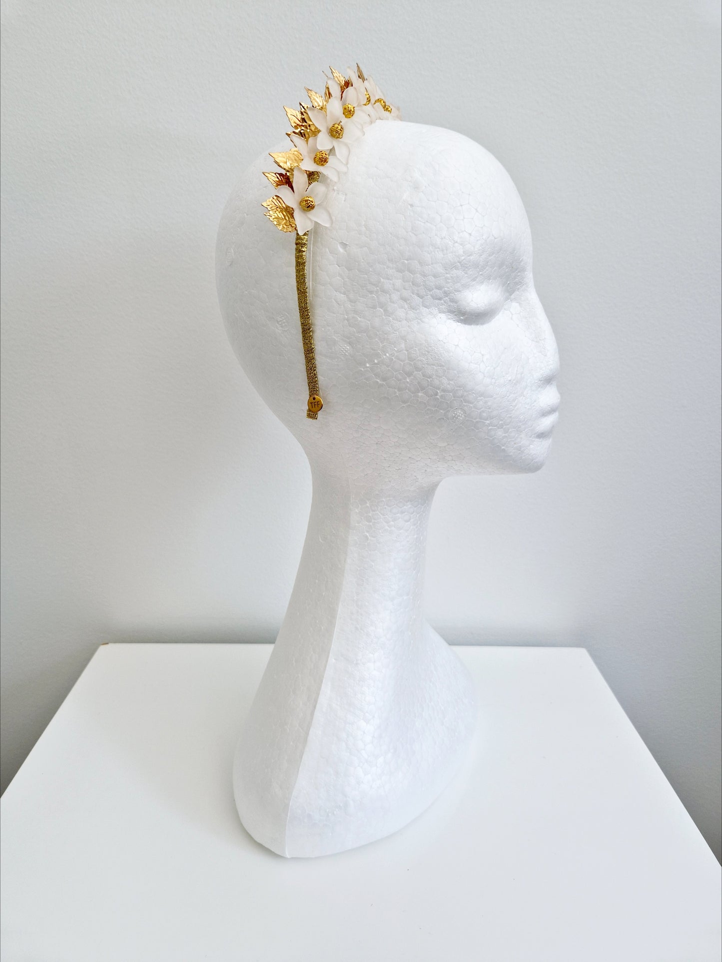 Miss Freya. Womens embellished flower headband fascinator in White /gold