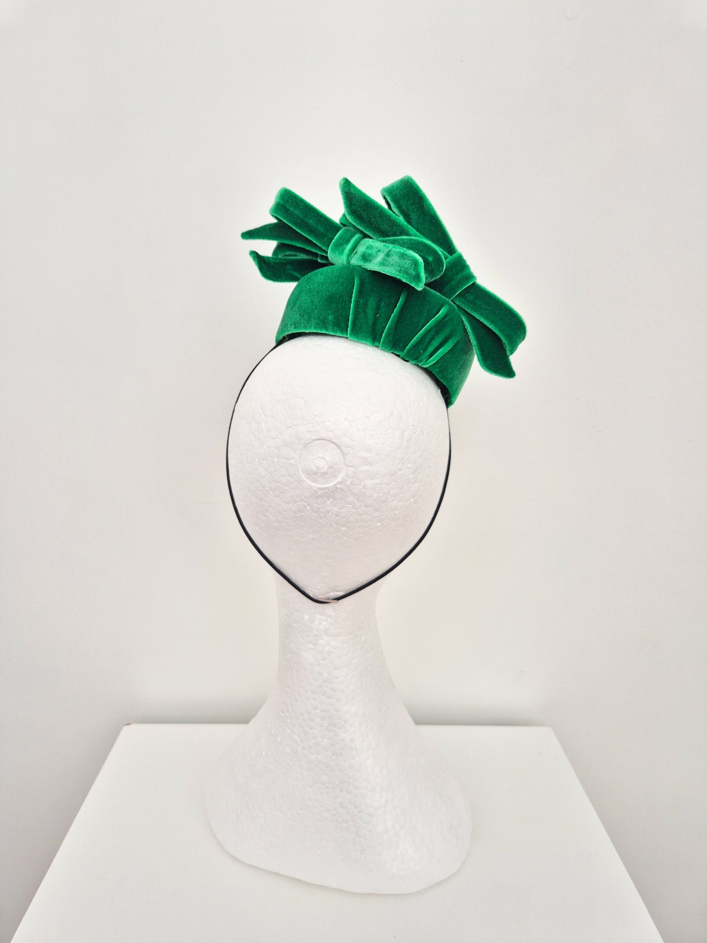 Miss Kesnett . Womens Green velvet slanted pillbox fascinator with bows